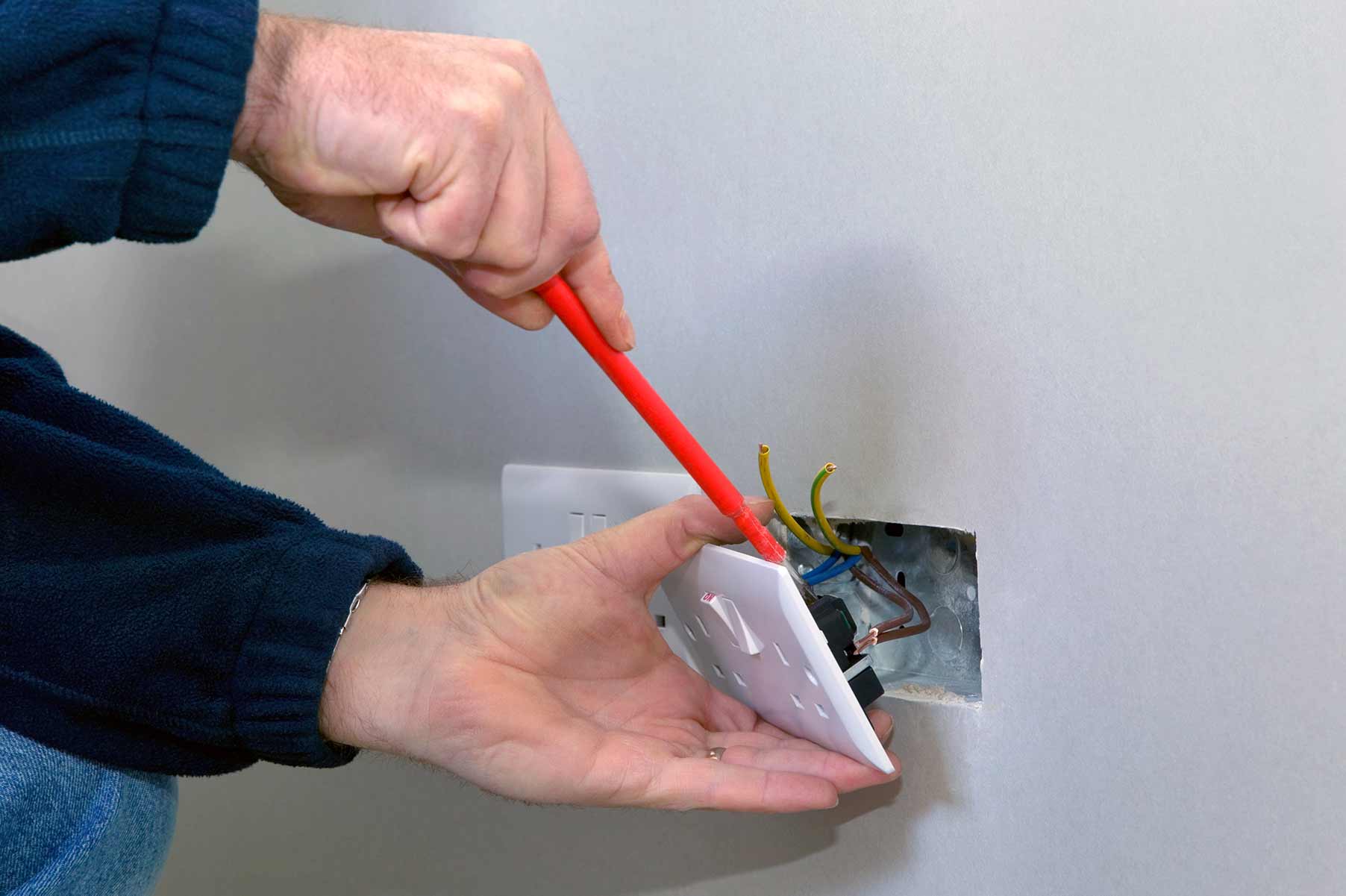 Our electricians can install plug sockets for domestic and commercial proeprties in Droylsden and the local area. 